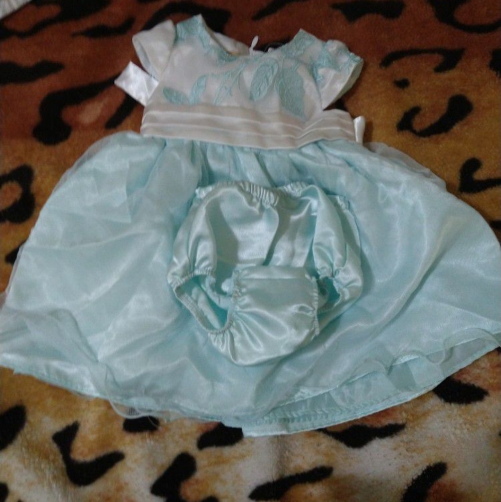 12 to 18 months old baby girl clothes. 7 pieces.